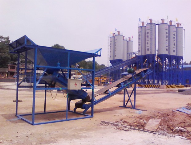 中鐵二十一局黔張?？蛯Ｏ词瘷C工作現場